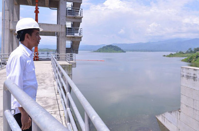 Hasil gambar untuk jokowi kunjungi proyek bendungan