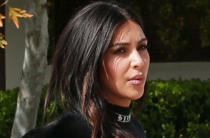 Foto Bugilnya Jadi Mural di Dinding Toko, Kim Kardashian Disebut Pelacur