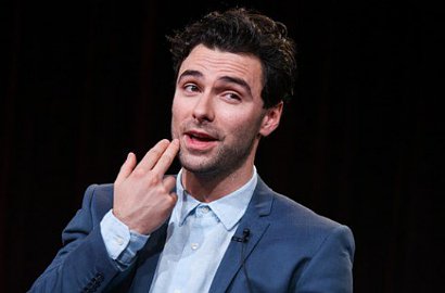 Difavoritkan Netizen, Aidan Turner Dikabarkan Temui Produser James Bond