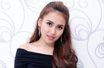 Ayu Ting Ting Cantik Pakai Gaun Merah, Netter: Jelek dan Pendek
