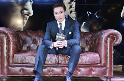 Raih Kesuksesan di Korea, Lee Byung Hun Promosi 'Inside Men' di Tiongkok