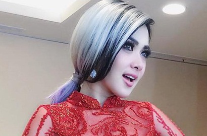 Beredar Video Syahrini Ngomong Jorok di Acara Live, Netizen: Kocak Banget
