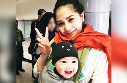 Mandikan Rafathar di Wastafel, Nagita Slavina Dibilang Pemalas Mama Rita