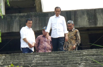 Jokowi Tinjau Proyek Mangkrak Hambalang, Netter Malah Sindir SBY
