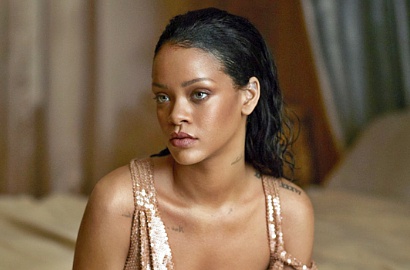 Syuting Video Musik di Miami, Rihanna Percaya Diri Pakai Baju Transparan Tanpa Bra