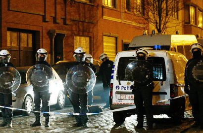 Diwarnai Baku Tembak, Pelaku Serangan Paris Ditangkap di Brussels