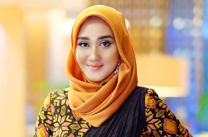 Wah, Dian Pelangi Bakal Rilis Baju Renang Stylish untuk Hijaber