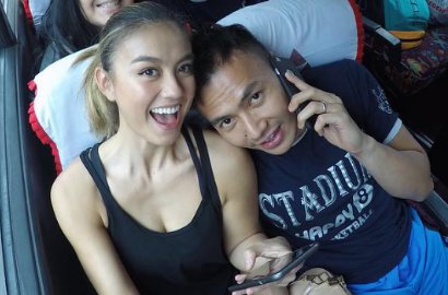 Agnes Monica Kembali Pamer Cincin 'Tunangan', Netter Sindir Foto Wijaya Dicrop