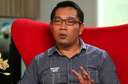 Cuma Pegang Pipi dan Tunjuk Dada, Ridwan Kamil Peragakan 'Tampar' Sopir Angkot