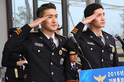 Gagahnya Siwon SuJu dan Changmin TVXQ Hadiri Upacara Kelulusan Akpol