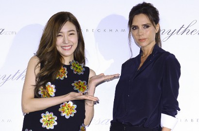 Diundang di Acara Sama, Tiffany SNSD Ceria Foto Bareng Victoria Beckham