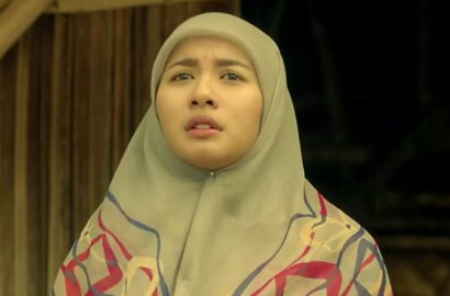 Jadi Guru Pedalaman, Bella Pingsan di Trailer 'Aisyah: Biarkan Kami Bersaudara'