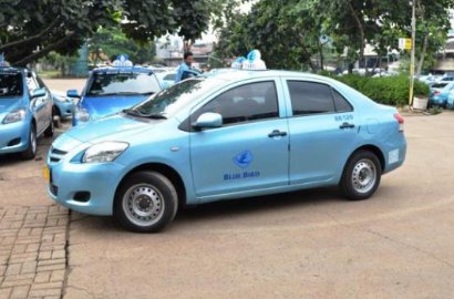 Melawan Saat di Sweeping, Beredar Video Sopir Taksi Tabrak Pendemo