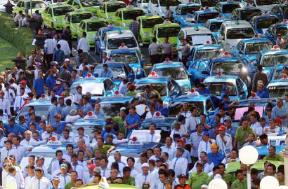 Padati Jalan Tol, Polisi Bubarkan Paksa Para Pendemo Taksi