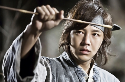 Comeback Lewat Drama 'Daebak', Poster Jang Geun Suk Dimana-Mana