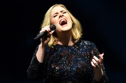 Ngamuk, Adele Umpat Kasar Teroris Bom Brussels di Konsernya