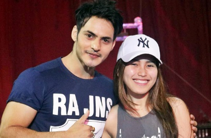 Gladi Resik HUT ANTV Bareng Ravi Bathia, Ayu Ting Ting Didukung Fans