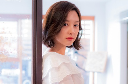 Tidak Cemburu 'Descendants', Kim Ji Won Malah Akrab dengan Istri Jin Goo