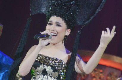 Ayu Ting Ting Pamer Foto Bareng Ravi Bhatia, Netter: Kok India Lagi?