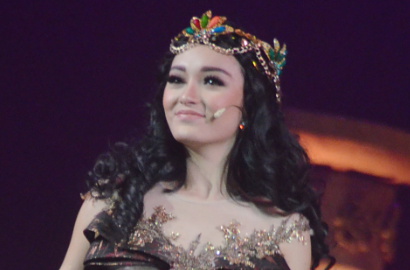 Hina Lambang Pancasila, Zaskia Dibela Pacar dan Calon Mertua Anggota DPR