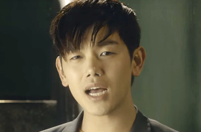 Main Piano di MV 'Good For You', Netter Sebut Eric Nam Bak Malaikat