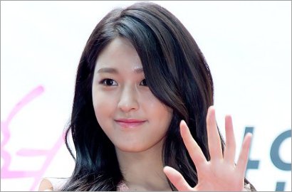 Foto Ini Bikin Seolhyun Dikritik Lagi Karena Kulit Gelap dan Make Up Menor