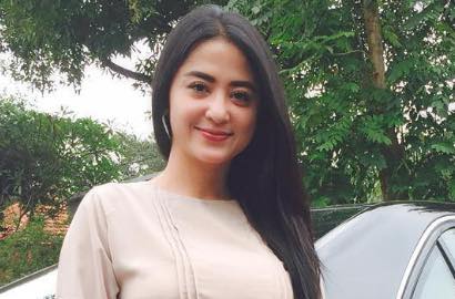 Seksinya Dewi Persik Pamer Lekuk Tubuh dengan Jumpsuit Hitam Transparan