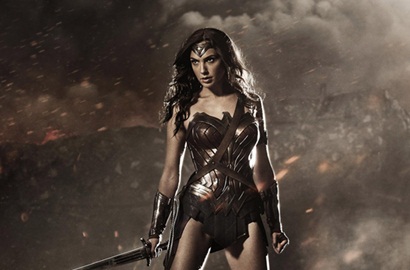 Gal Gadot Sebal Fans Cuma Bahas Payudara Wonder Woman 'Batman Superman'