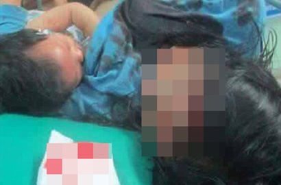 Netter Terharu Ibu Ini Tetap Beri ASI Sang Anak Meski Bersimbah Darah