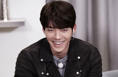 Tampil di 'Asia Prince', Kim Woo Bin Bagi-Bagi Tips Cara Selfie Keren