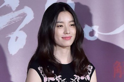 Pasang Wajah Sendu, Han Hyo Joo Tetap Cantik di Foto Teaser 'Haeuhhwa'
