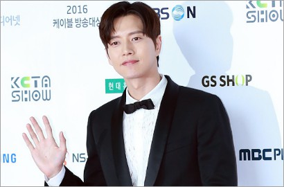 Raih Trofi di Cable TV Awards, Park Hae Jin Sindir Lagi 'Cheese In The Trap'?
