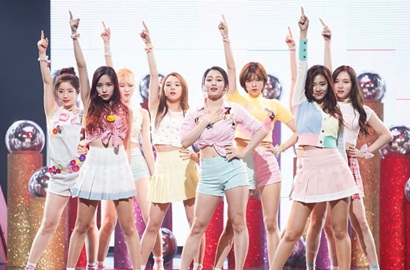 Tepis Isu Seksi, Twice Bergaya Imut di Video BTS Iklan Seragam