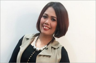 Diselingkuhi Suami, Ely Sugigi Curhat di Instagram