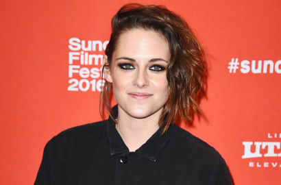 Parah, Beredar Foto Kristen Stewart Cium dan Dijilat Soko