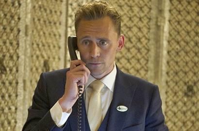 Pesan Martini di Serialnya, Tom Hiddleston Bikin Fans James Bond Girang
