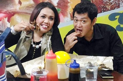 Diselingkuhi Rezky Aditya KW, Ely Sugigi Asyik Kerja Bareng Artis Ganteng