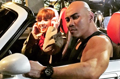 Unggah Teaser 'Triangle The Dark Side', Deddy Corbuzier Cium Chika Jessica