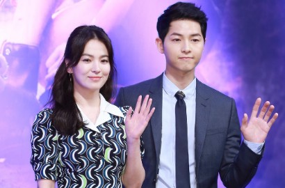 Kompak, Song Joong Ki-Song Hye Kyo Ajak Kru dan Pemain 'Descendants' Dinner