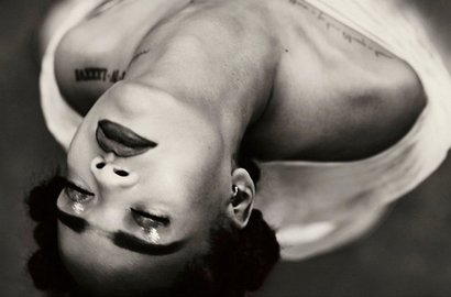 Teaser 'Kiss It Better' Tampilkan Foto Adegan Syur Rihanna