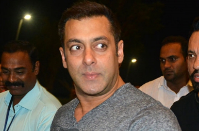 Kembali Resmi Jadi Paman, Salman Khan Kecup Mesra Keponakan Baru
