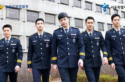 Donghae, Siwon, Changmin Keren Ala Boyband di Poster Kepolisian