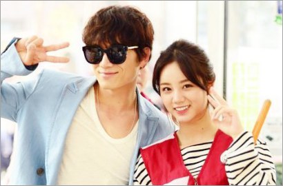 Kocaknya Ji Sung Ngedance Gila-Gilaan Bareng Hyeri di Teaser 'Entertainer'