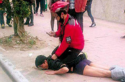 Intip Aksi Heroik Tukang Antar ini Tangkap Perampok dengan Kung Fu