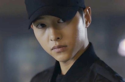 Wow, Adegan Joong Ki Lepas Seragam di 'Descendants' Capai Rating 40 Persen