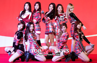 Foto Twice Berkostum Cheerleader di Syuting MV Beredar, JYP Minta Maaf