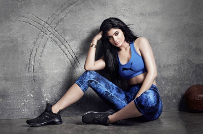 Jadi Bintang Iklan Puma, Kylie Jenner Seksi Pamer Perut Mulus