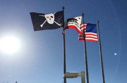 Apple Kibarkan Bendera Bajak Laut untuk Rayakan Ulang Tahun ke-40