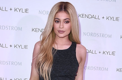 Sewot Diajak Selfie Fans Remaja, Kylie Jenner Sombong?