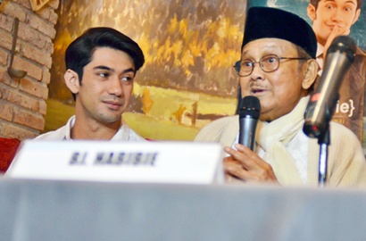 Sakit Saat Syuting 'Rudy Habibie', Reza Rahadian 3 Kali Dijenguk B.J. Habibie